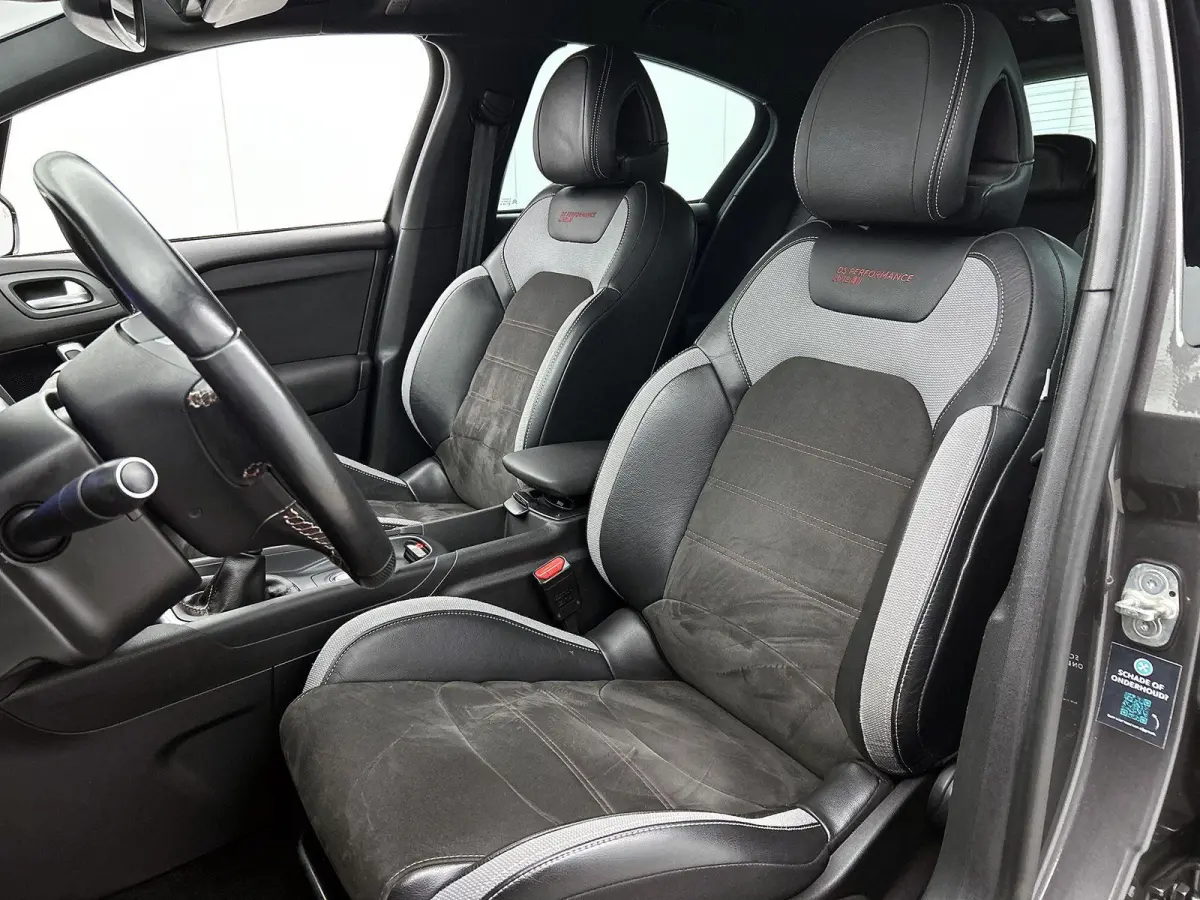 1.2 130pk Performance Line | Trekhaak | Navigatie | Apple Carplay/Android Auto | Camera | Climate Control | Cruise Control | 18"LMV |