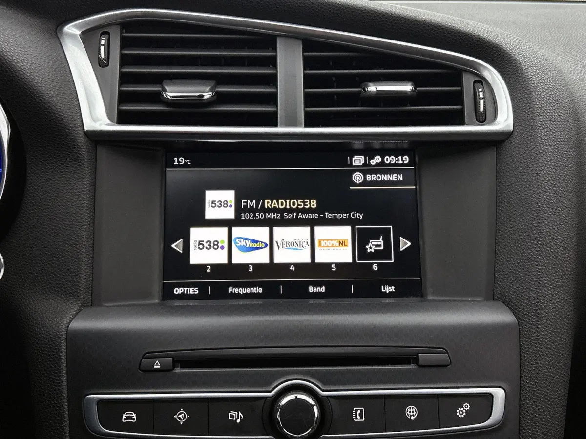 1.2 130pk Performance Line | Trekhaak | Navigatie | Apple Carplay/Android Auto | Camera | Climate Control | Cruise Control | 18"LMV |