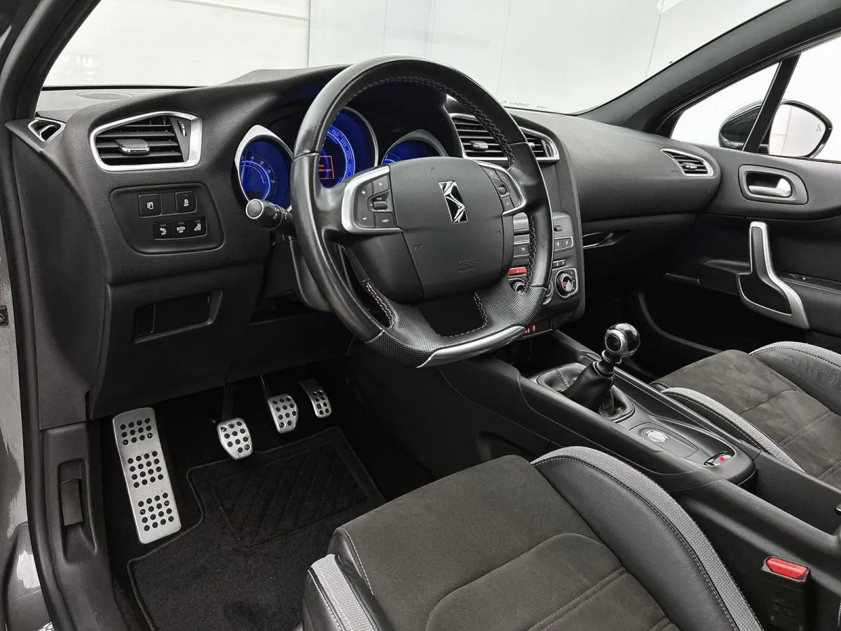 1.2 130pk Performance Line | Trekhaak | Navigatie | Apple Carplay/Android Auto | Camera | Climate Control | Cruise Control | 18"LMV |