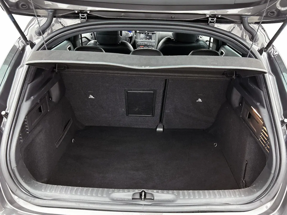 1.2 130pk Performance Line | Trekhaak | Navigatie | Apple Carplay/Android Auto | Camera | Climate Control | Cruise Control | 18"LMV |