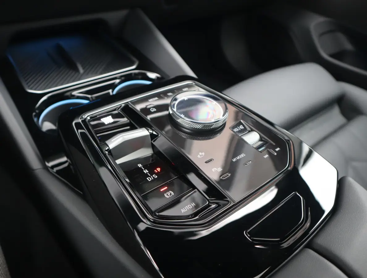 520i | Pano | 360 Camera | HUD | Trekhaak | Bowers & Wilkins