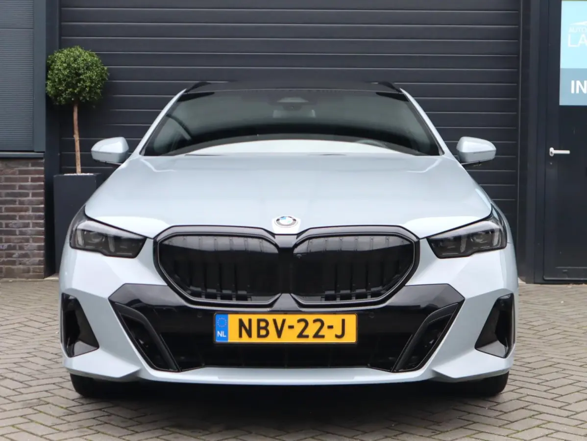520i | Pano | 360 Camera | HUD | Trekhaak | Bowers & Wilkins