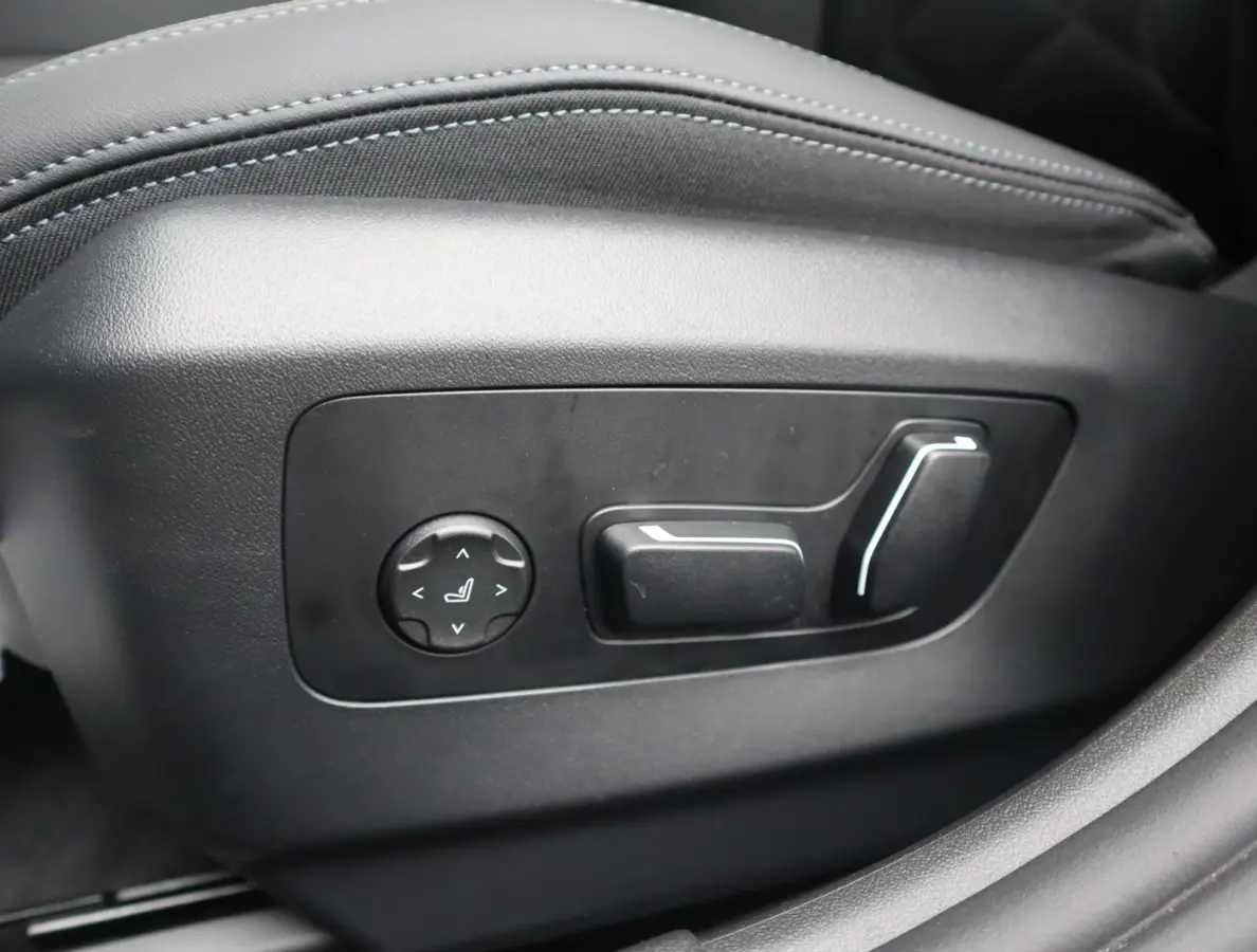 520i | Pano | 360 Camera | HUD | Trekhaak | Bowers & Wilkins