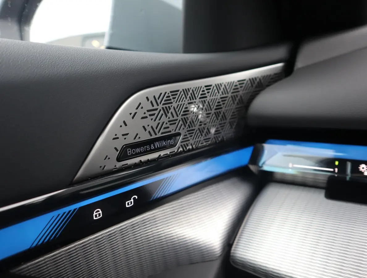 520i | Pano | 360 Camera | HUD | Trekhaak | Bowers & Wilkins