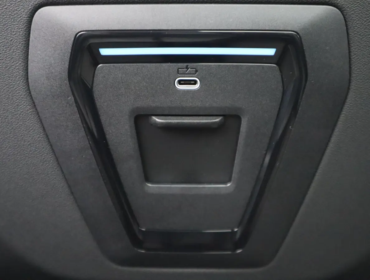 520i | Pano | 360 Camera | HUD | Trekhaak | Bowers & Wilkins
