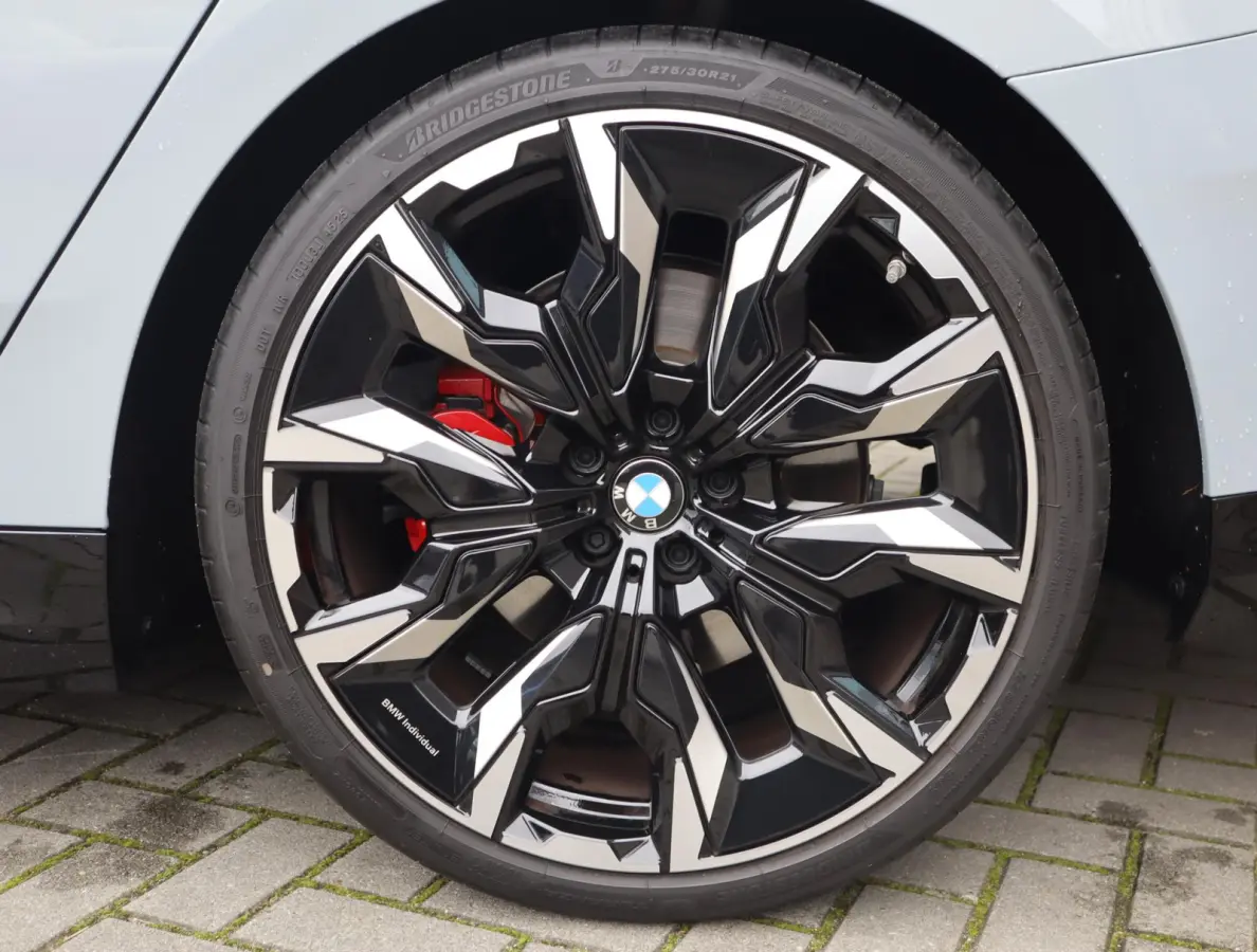 520i | Pano | 360 Camera | HUD | Trekhaak | Bowers & Wilkins