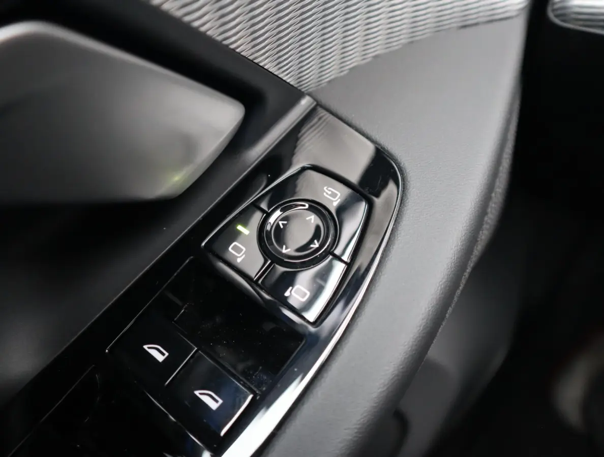 520i | Pano | 360 Camera | HUD | Trekhaak | Bowers & Wilkins