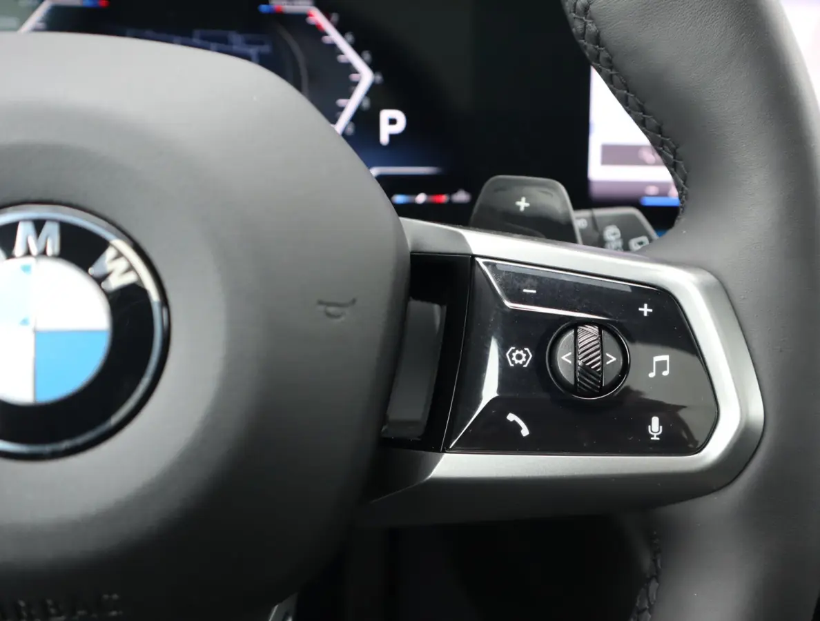 520i | Pano | 360 Camera | HUD | Trekhaak | Bowers & Wilkins
