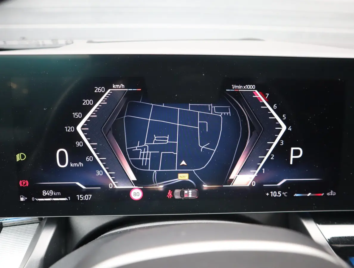 520i | Pano | 360 Camera | HUD | Trekhaak | Bowers & Wilkins
