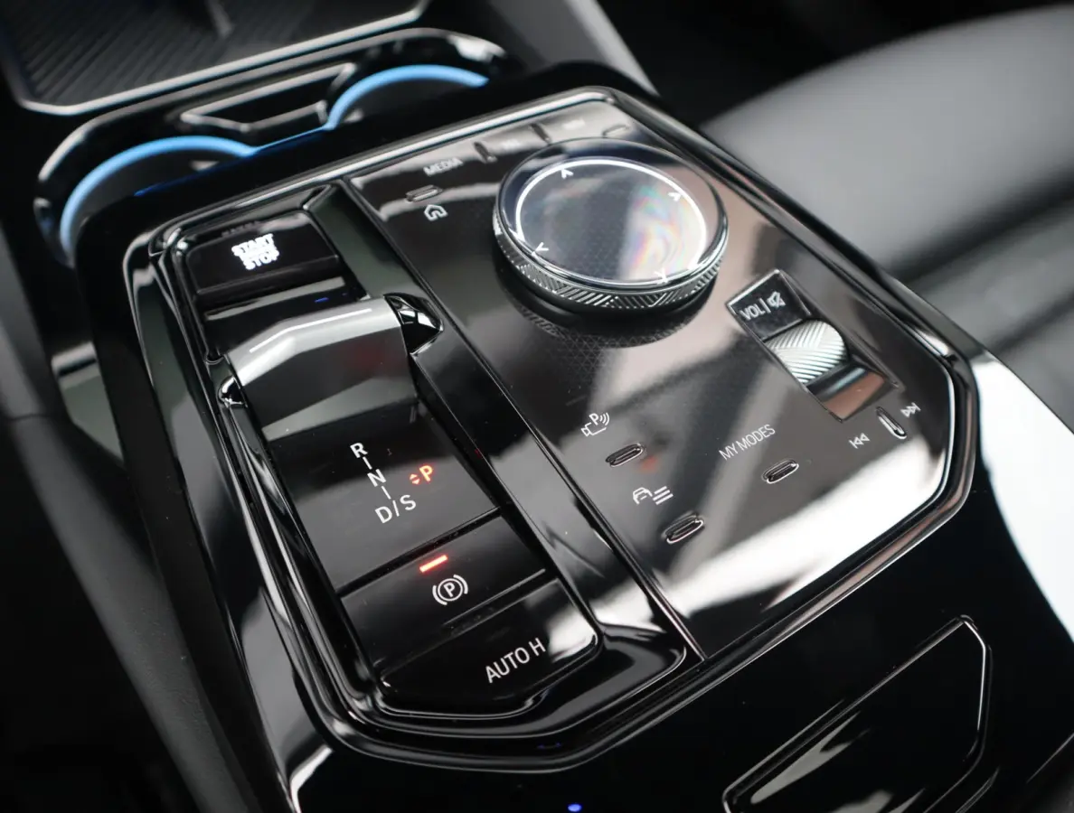 520i | Pano | 360 Camera | HUD | Trekhaak | Bowers & Wilkins
