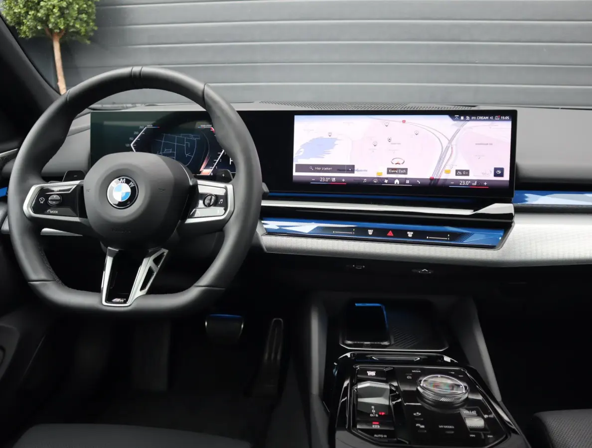 520i | Pano | 360 Camera | HUD | Trekhaak | Bowers & Wilkins