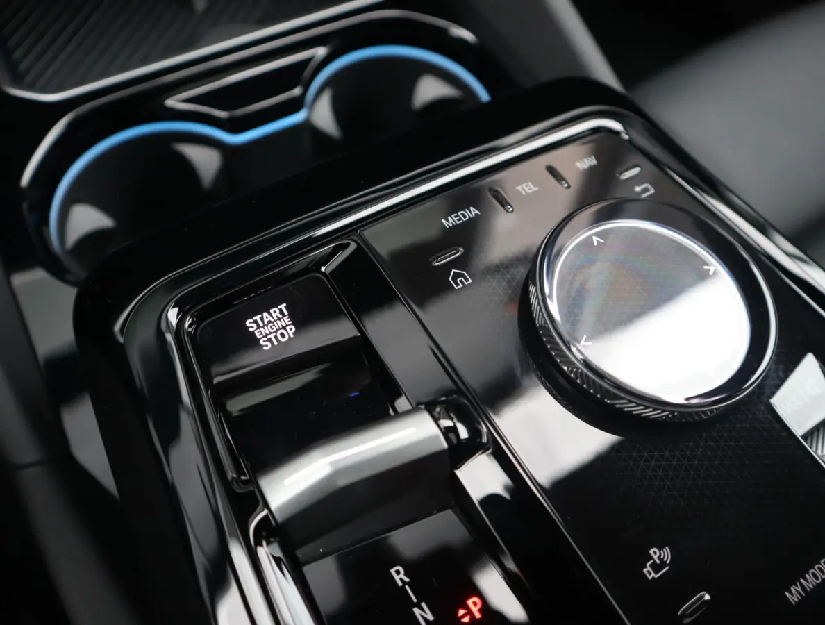 520i | Pano | 360 Camera | HUD | Trekhaak | Bowers & Wilkins