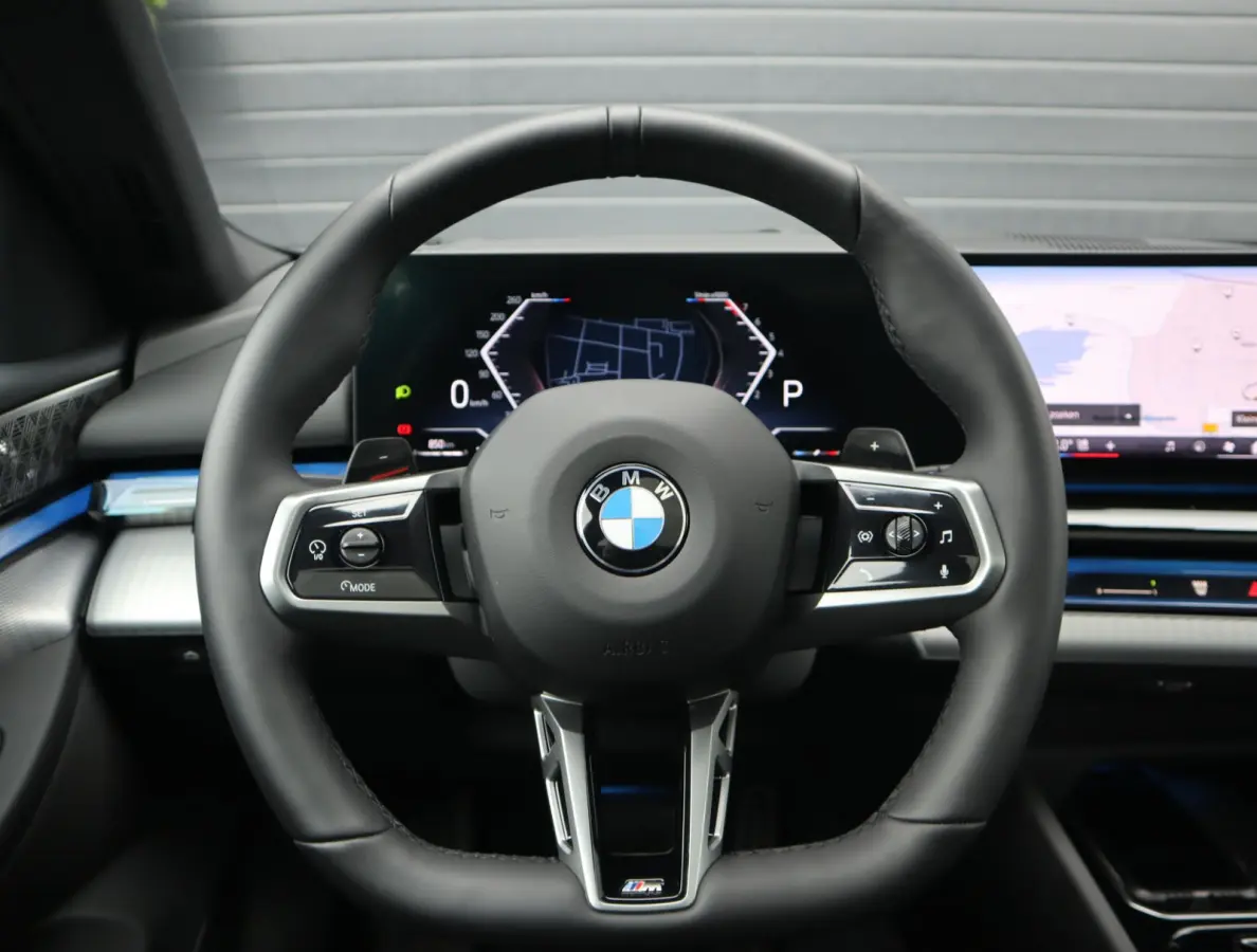 520i | Pano | 360 Camera | HUD | Trekhaak | Bowers & Wilkins