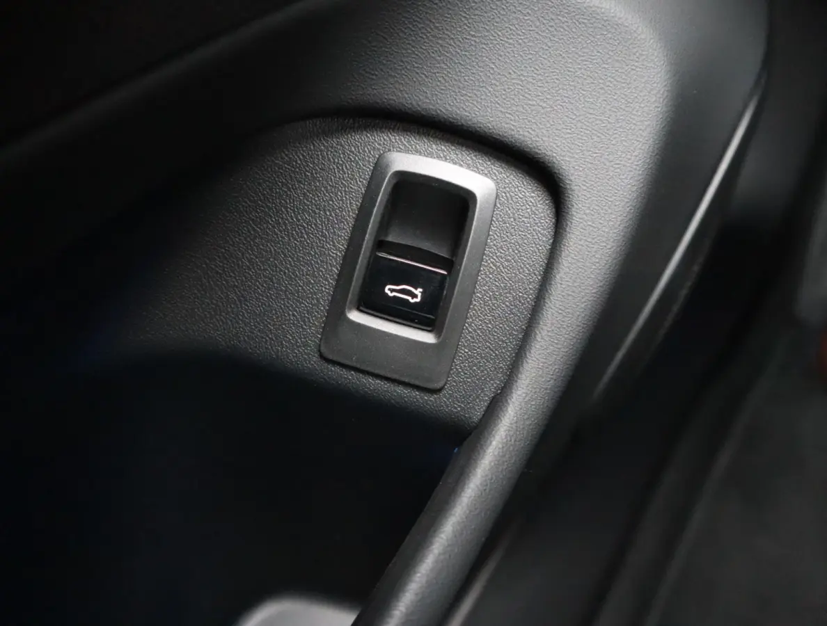 520i | Pano | 360 Camera | HUD | Trekhaak | Bowers & Wilkins