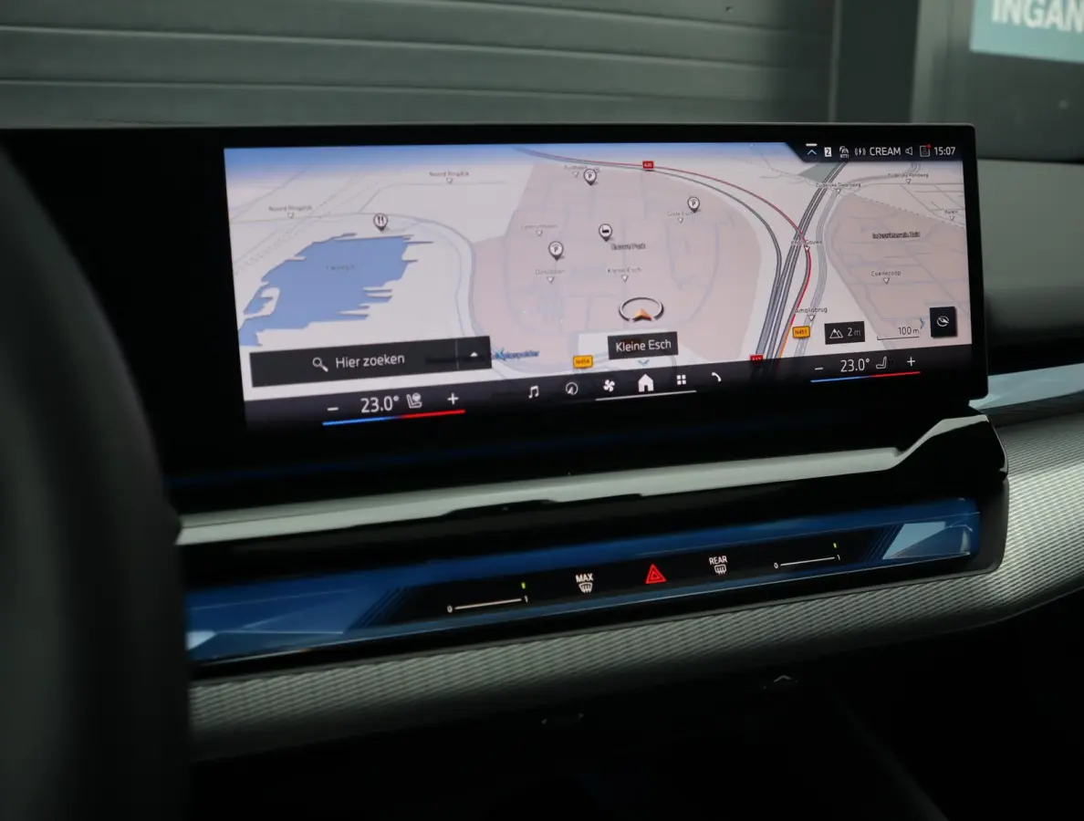 520i | Pano | 360 Camera | HUD | Trekhaak | Bowers & Wilkins