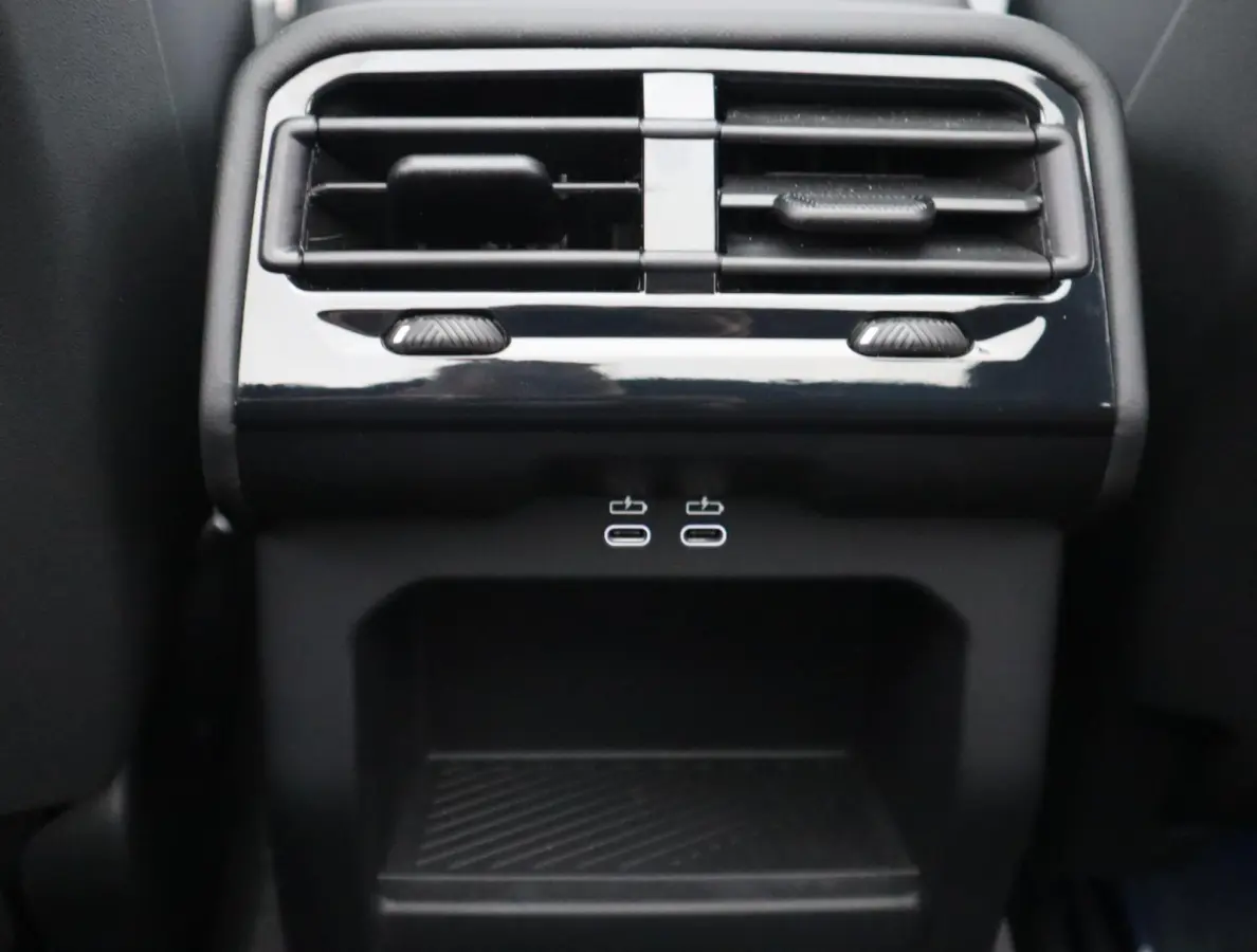 520i | Pano | 360 Camera | HUD | Trekhaak | Bowers & Wilkins