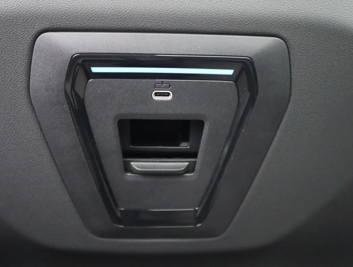 520i | Pano | 360 Camera | HUD | Trekhaak | Bowers & Wilkins
