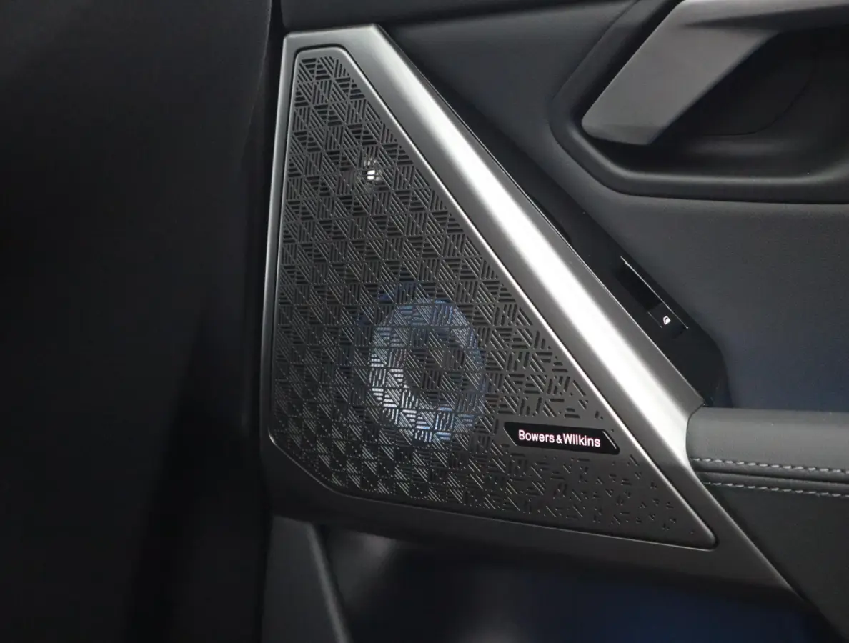 520i | Pano | 360 Camera | HUD | Trekhaak | Bowers & Wilkins