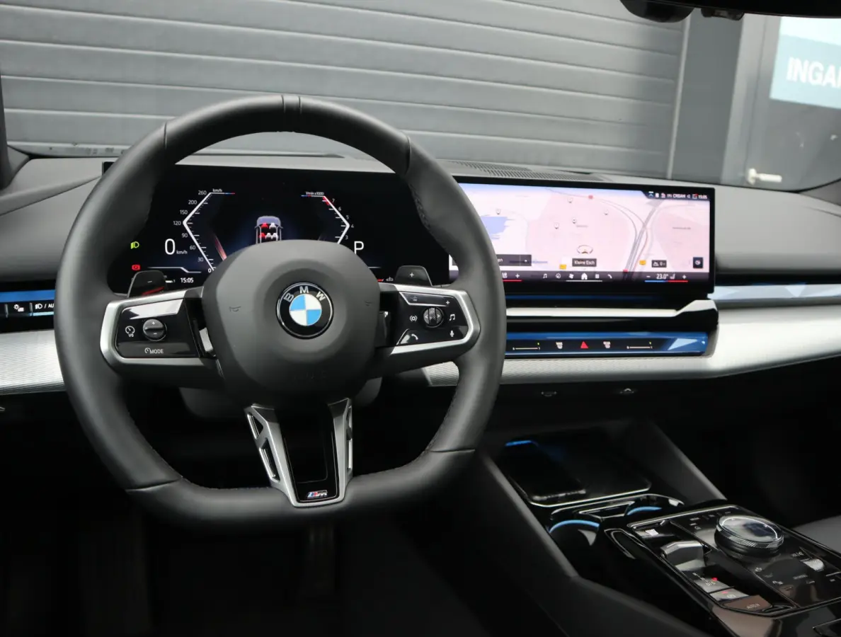 520i | Pano | 360 Camera | HUD | Trekhaak | Bowers & Wilkins