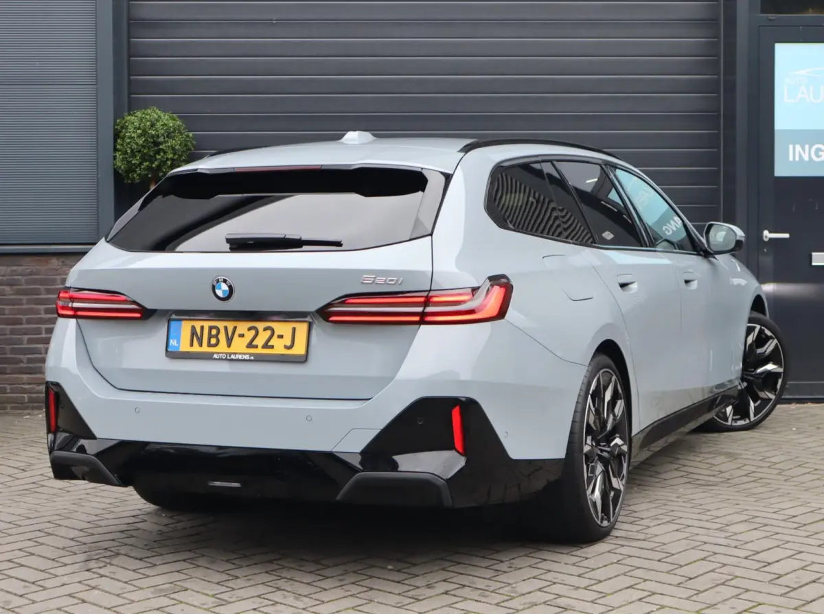 520i | Pano | 360 Camera | HUD | Trekhaak | Bowers & Wilkins