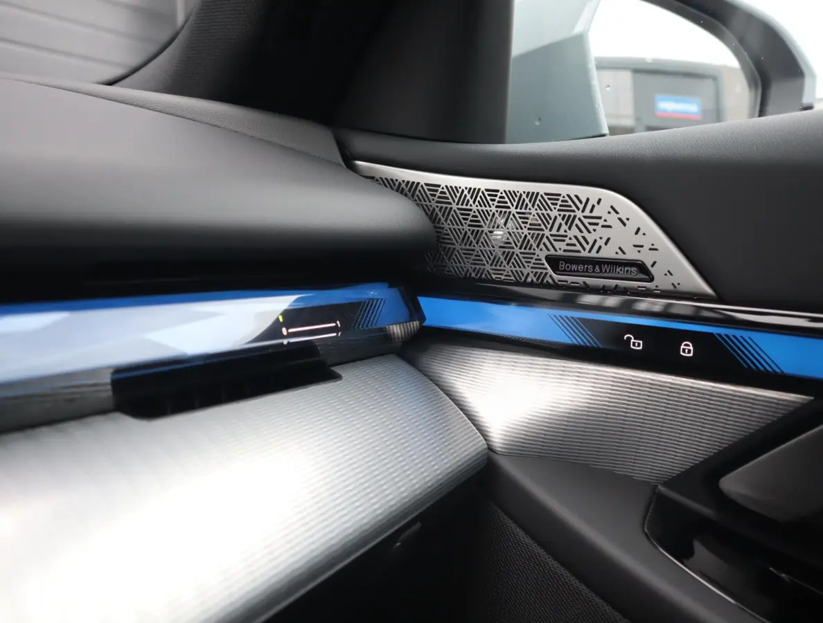 520i | Pano | 360 Camera | HUD | Trekhaak | Bowers & Wilkins