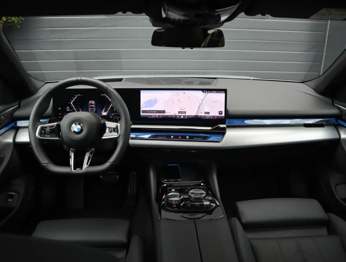 520i | Pano | 360 Camera | HUD | Trekhaak | Bowers & Wilkins