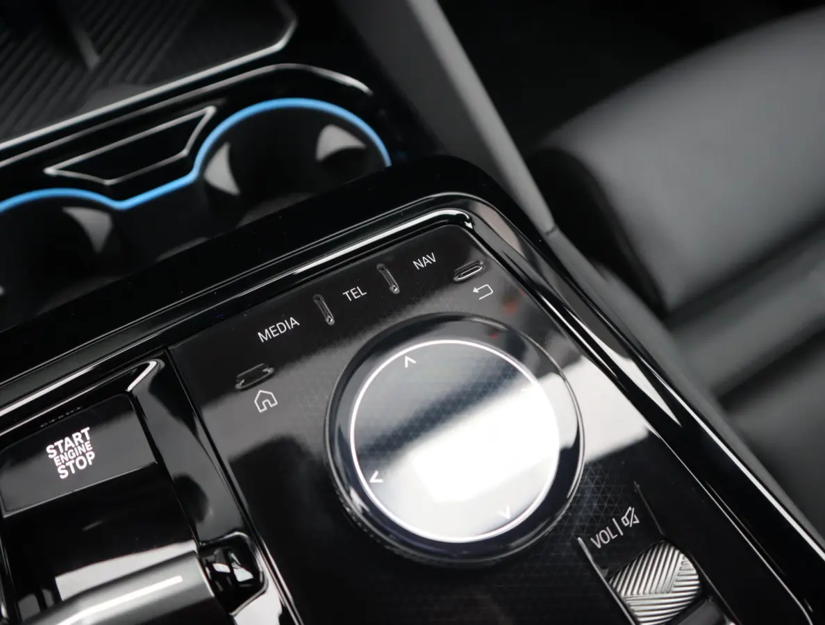 520i | Pano | 360 Camera | HUD | Trekhaak | Bowers & Wilkins