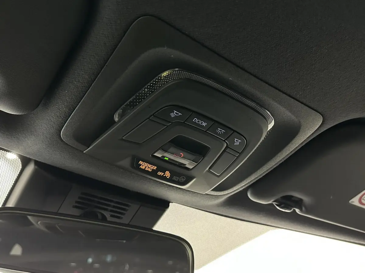 Hybrid 140 Active CAMERA CARPLAY NAVI ADAPTIEF CRUISE.
