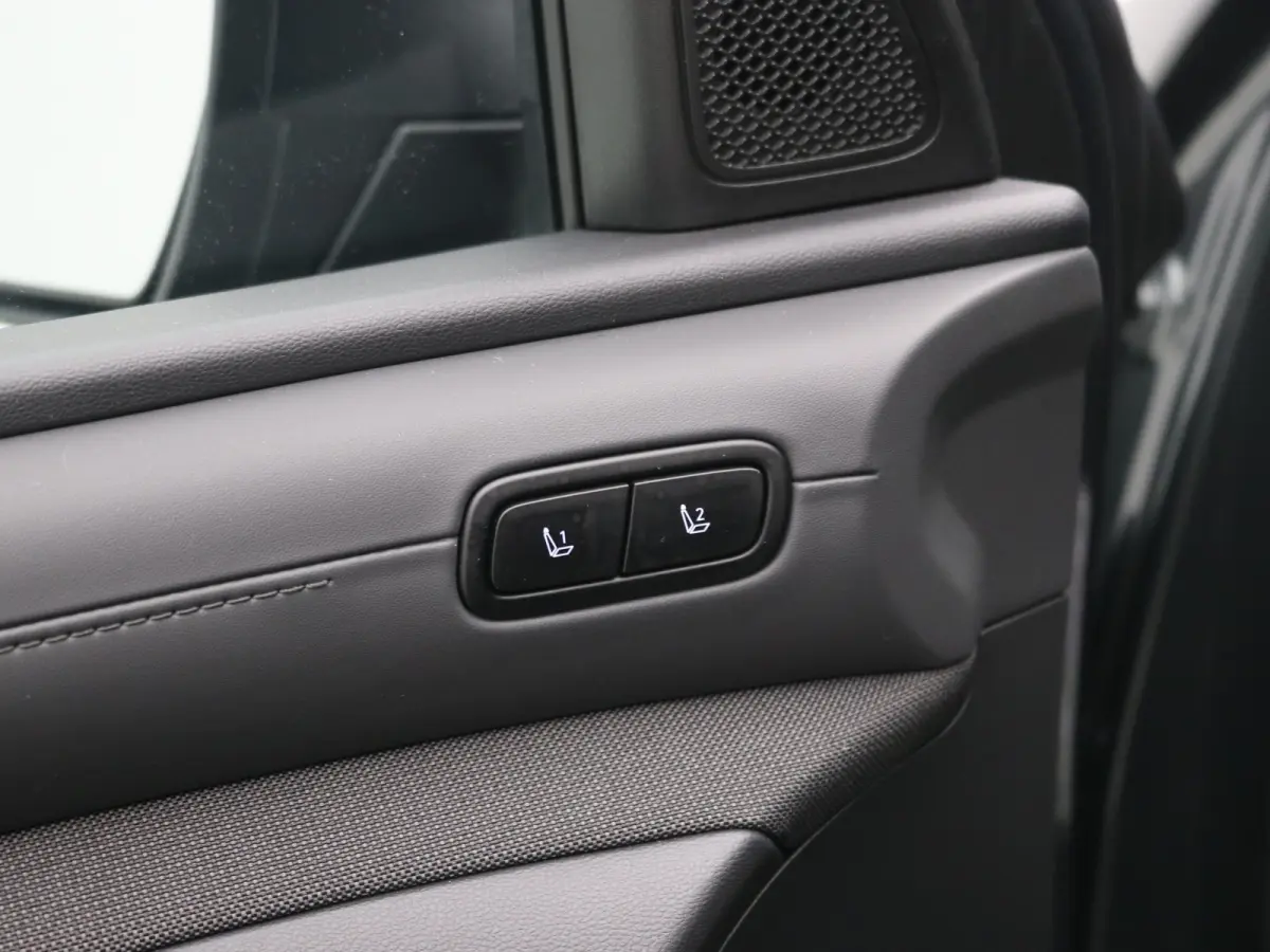 Premium | Achteruitrijcamera 360 graden | Airco (automatisch) | Cruisecontrol adaptief