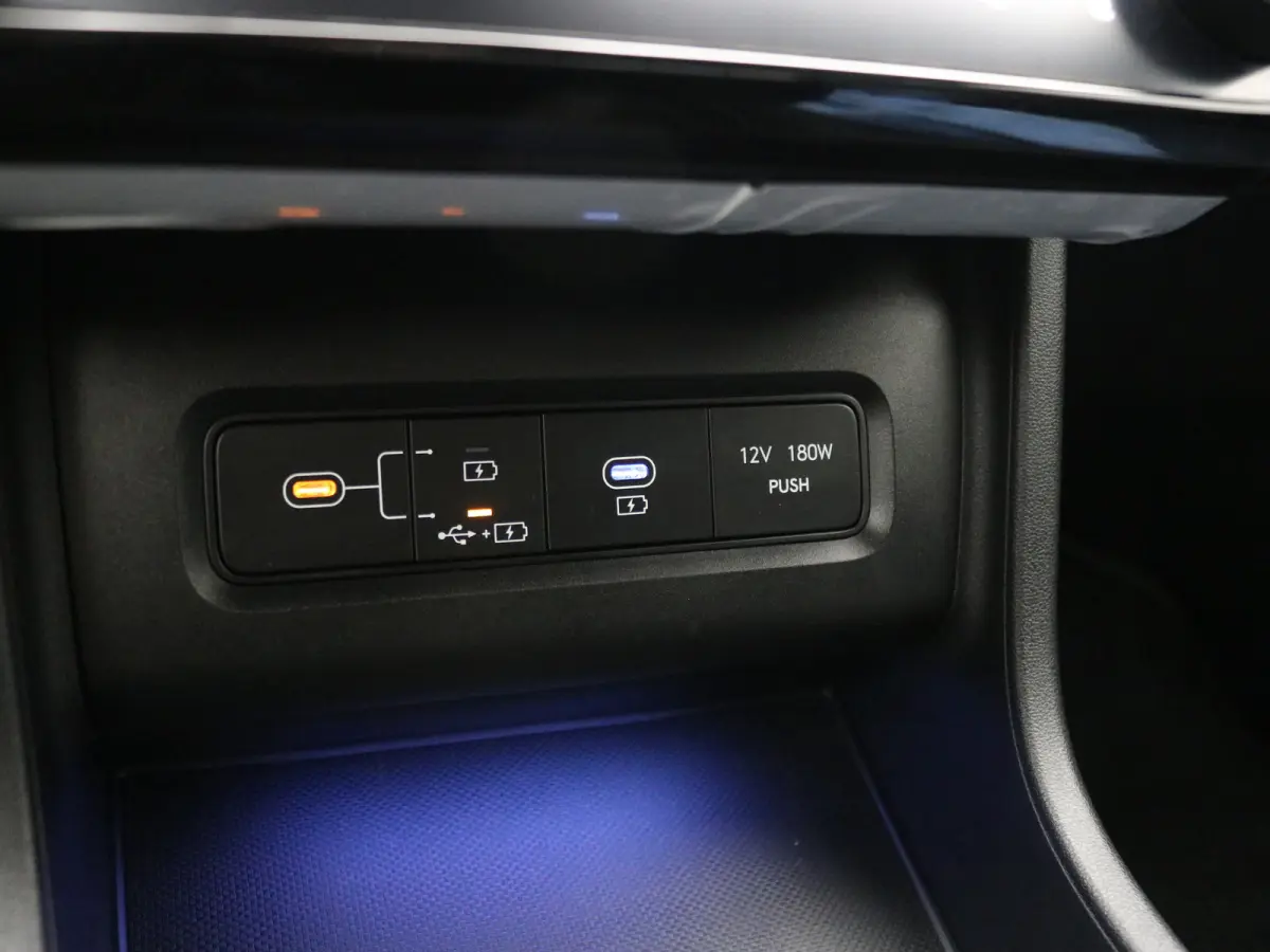 Premium | Achteruitrijcamera 360 graden | Airco (automatisch) | Cruisecontrol adaptief