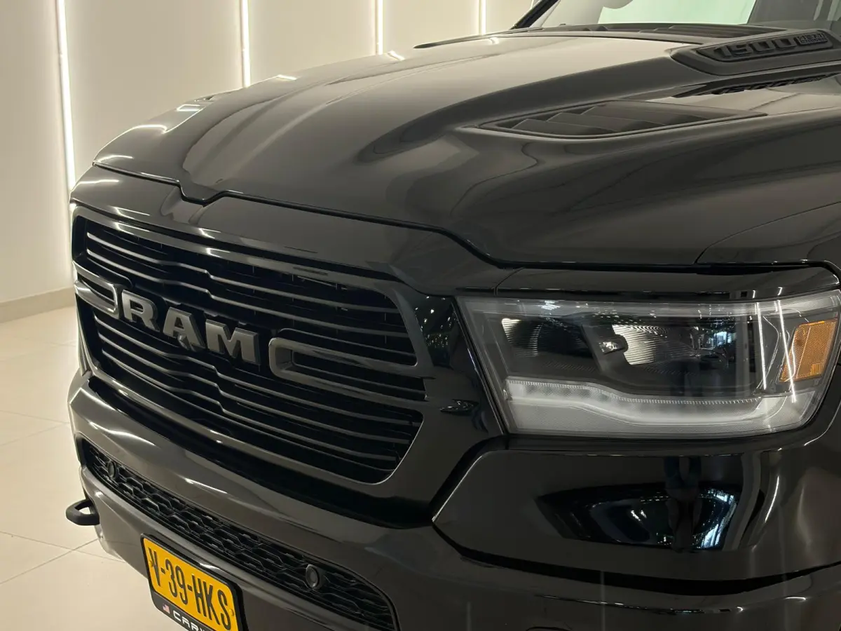 1500 5.7 V8 4x4 Laramie Night