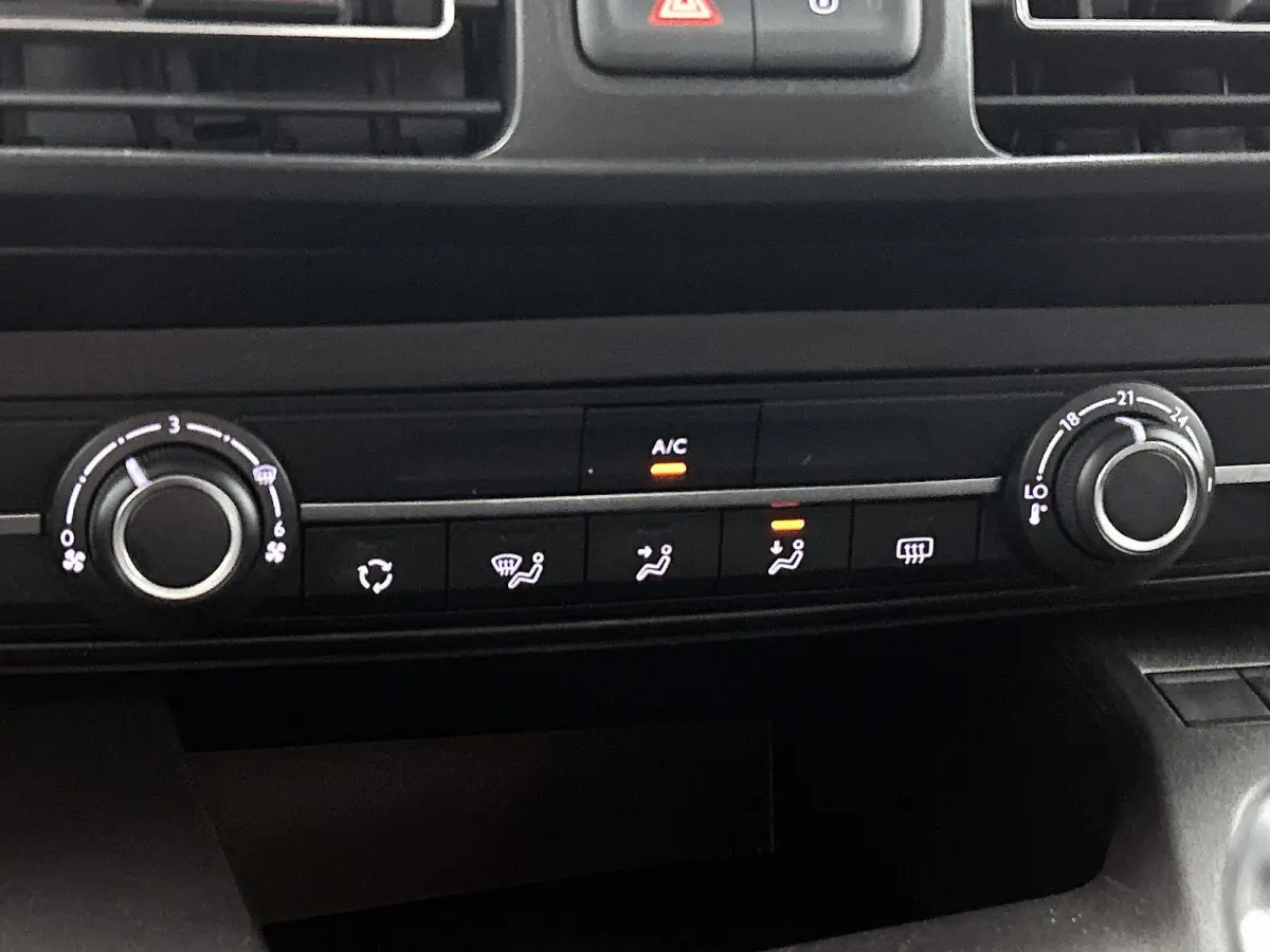 110pk L2H1 Edition | 1ste eigenaar | 7 Persoons | Camera | Navigatie | Stuurverwarming | Airco