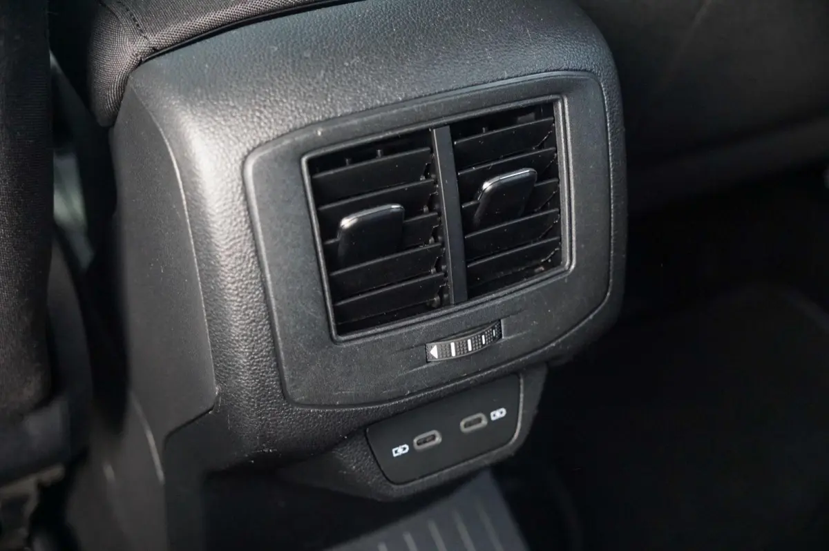 1.0 TSI 115pk Life Edition | Achteruitrijcamera | Apple Carplay & Android Auto | Climatronic
