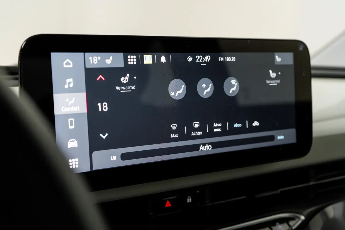 Icon 42 kWh | Stoelverwarming | Achteruitrijcamera | Dodehoekdetectie | Navi By App | !!