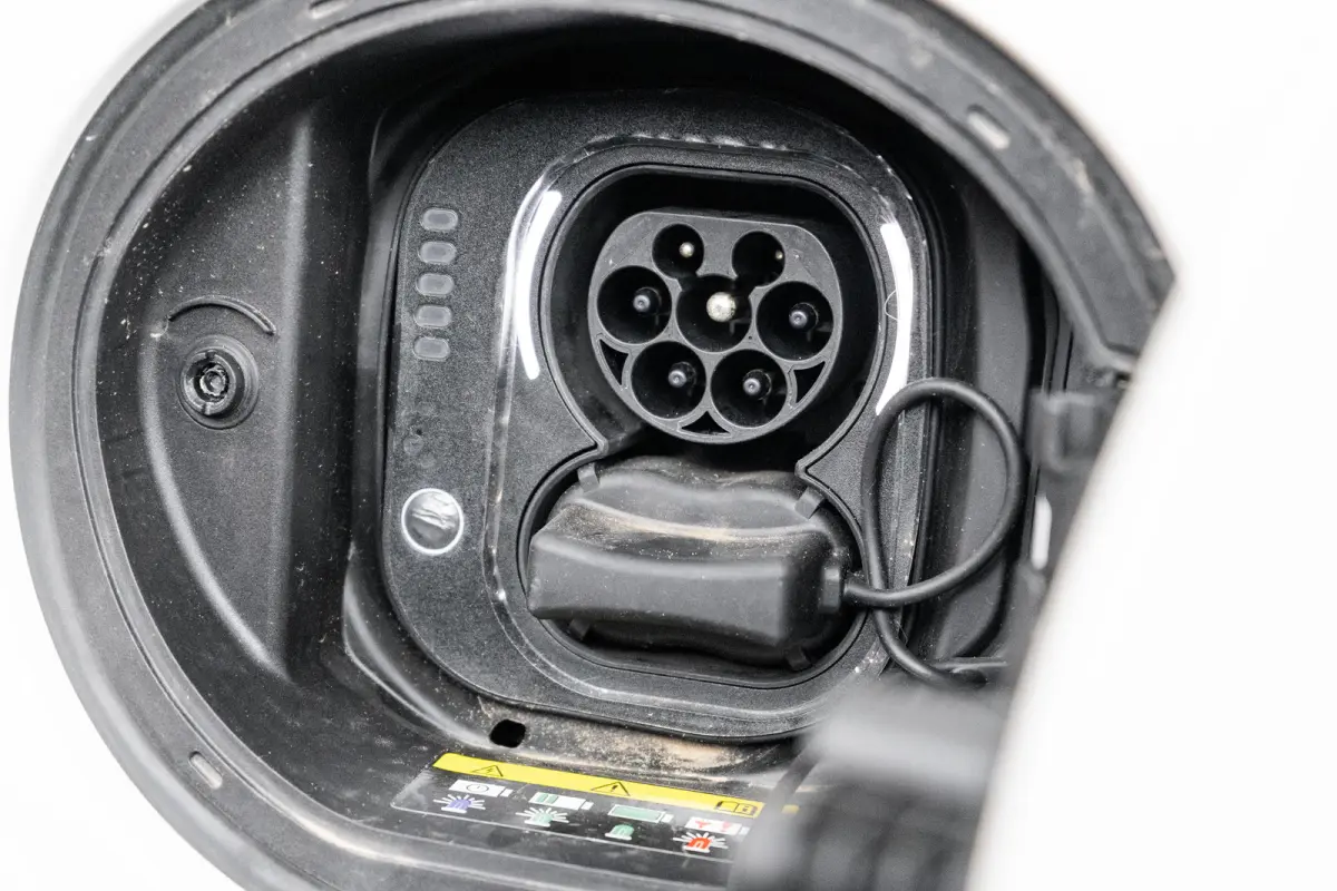 Icon 42 kWh | Stoelverwarming | Achteruitrijcamera | Dodehoekdetectie | Navi By App | !!