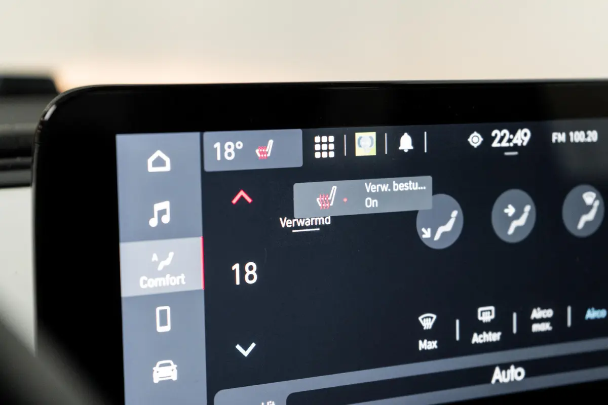 Icon 42 kWh | Stoelverwarming | Achteruitrijcamera | Dodehoekdetectie | Navi By App | !!
