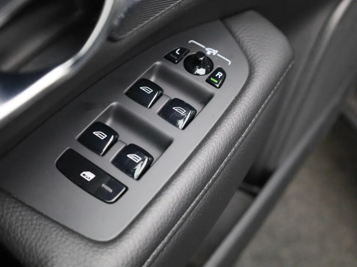 2.0 T6 AWD Inscription Expression