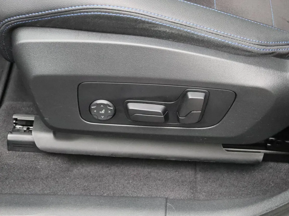 xDrive30 M Sportpakket | Innovation Pack | Comfort Pack | Travel Pack | Stuurwielrand verwarmd | Panoramadak | Elektrisch Verstelbare Sportstoelen | Driving Assistant Professional | Head Up 