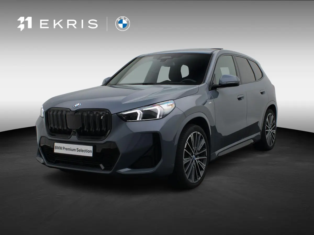 xDrive30 M Sportpakket | Innovation Pack | Comfort Pack | Travel Pack | Stuurwielrand verwarmd | Panoramadak | Elektrisch Verstelbare Sportstoelen | Driving Assistant Professional | Head Up 