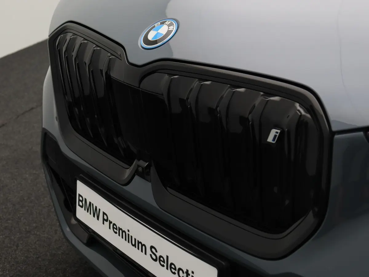 xDrive30 M Sportpakket | Innovation Pack | Comfort Pack | Travel Pack | Stuurwielrand verwarmd | Panoramadak | Elektrisch Verstelbare Sportstoelen | Driving Assistant Professional | Head Up 