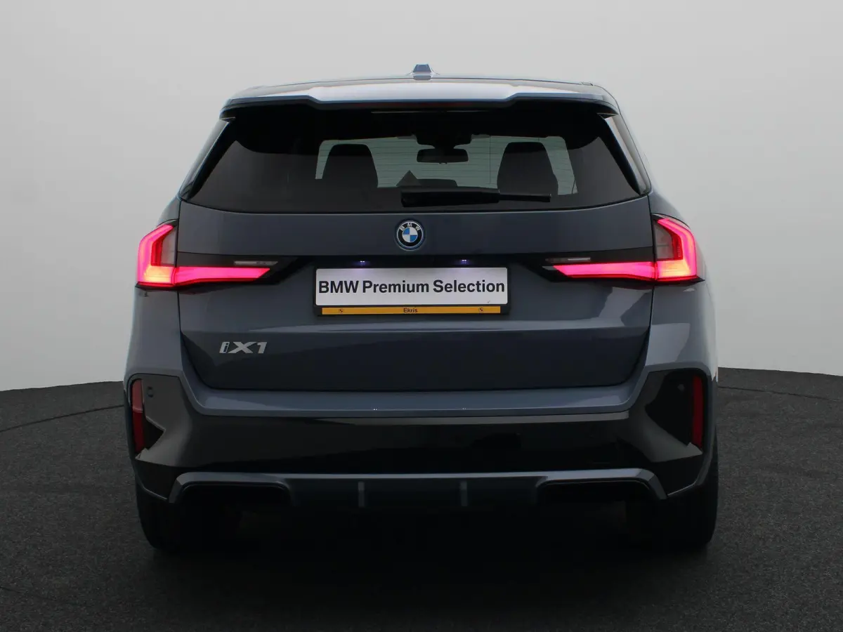 xDrive30 M Sportpakket | Innovation Pack | Comfort Pack | Travel Pack | Stuurwielrand verwarmd | Panoramadak | Elektrisch Verstelbare Sportstoelen | Driving Assistant Professional | Head Up 
