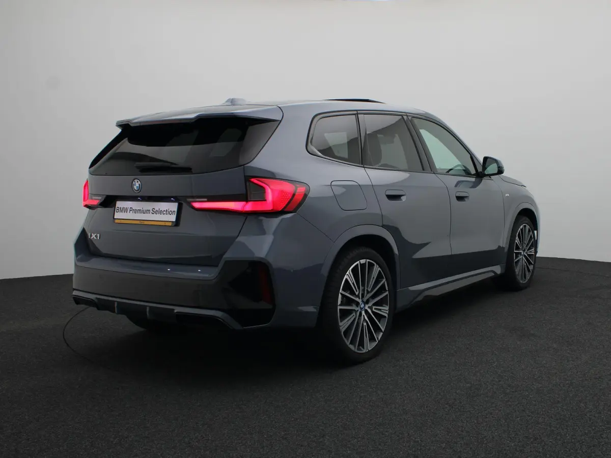 xDrive30 M Sportpakket | Innovation Pack | Comfort Pack | Travel Pack | Stuurwielrand verwarmd | Panoramadak | Elektrisch Verstelbare Sportstoelen | Driving Assistant Professional | Head Up 