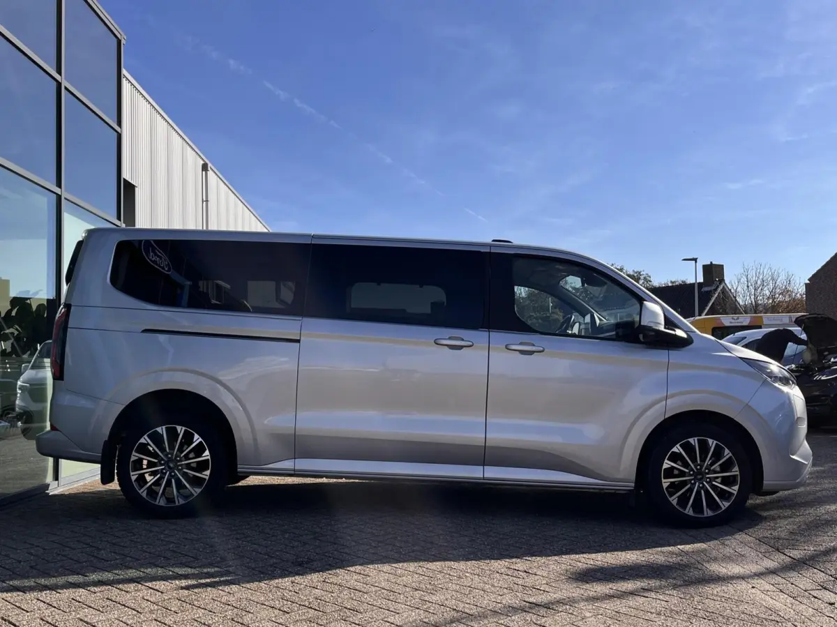 Tourneo 340 2.5 PHEV L2H1 Titanium X 233PK Emissiezonevrij!! Ex. BTW/incl. BPM 8Pers. Adaptieve Cruise Winterpack VOL leder 8 zitplaatsen verschuif/uitneembare stoelen Adaptieve Cruise Clima