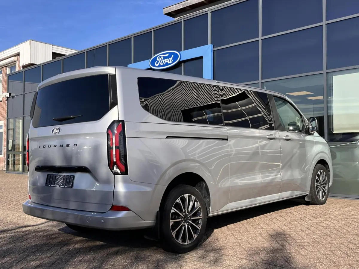 Tourneo 340 2.5 PHEV L2H1 Titanium X 233PK Emissiezonevrij!! Ex. BTW/incl. BPM 8Pers. Adaptieve Cruise Winterpack VOL leder 8 zitplaatsen verschuif/uitneembare stoelen Adaptieve Cruise Clima