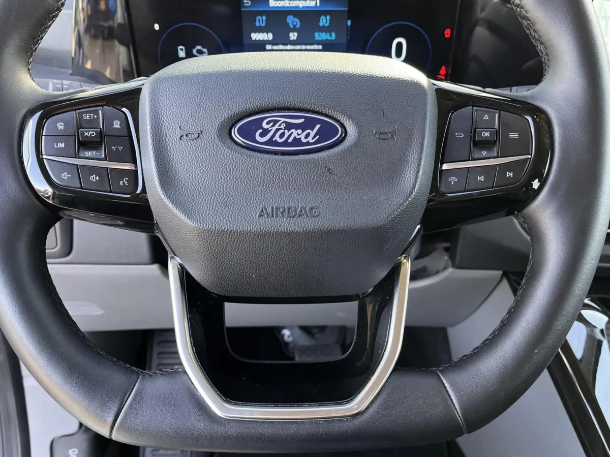 Tourneo 340 2.5 PHEV L2H1 Titanium X 233PK Emissiezonevrij!! Ex. BTW/incl. BPM 8Pers. Adaptieve Cruise Winterpack VOL leder 8 zitplaatsen verschuif/uitneembare stoelen Adaptieve Cruise Clima