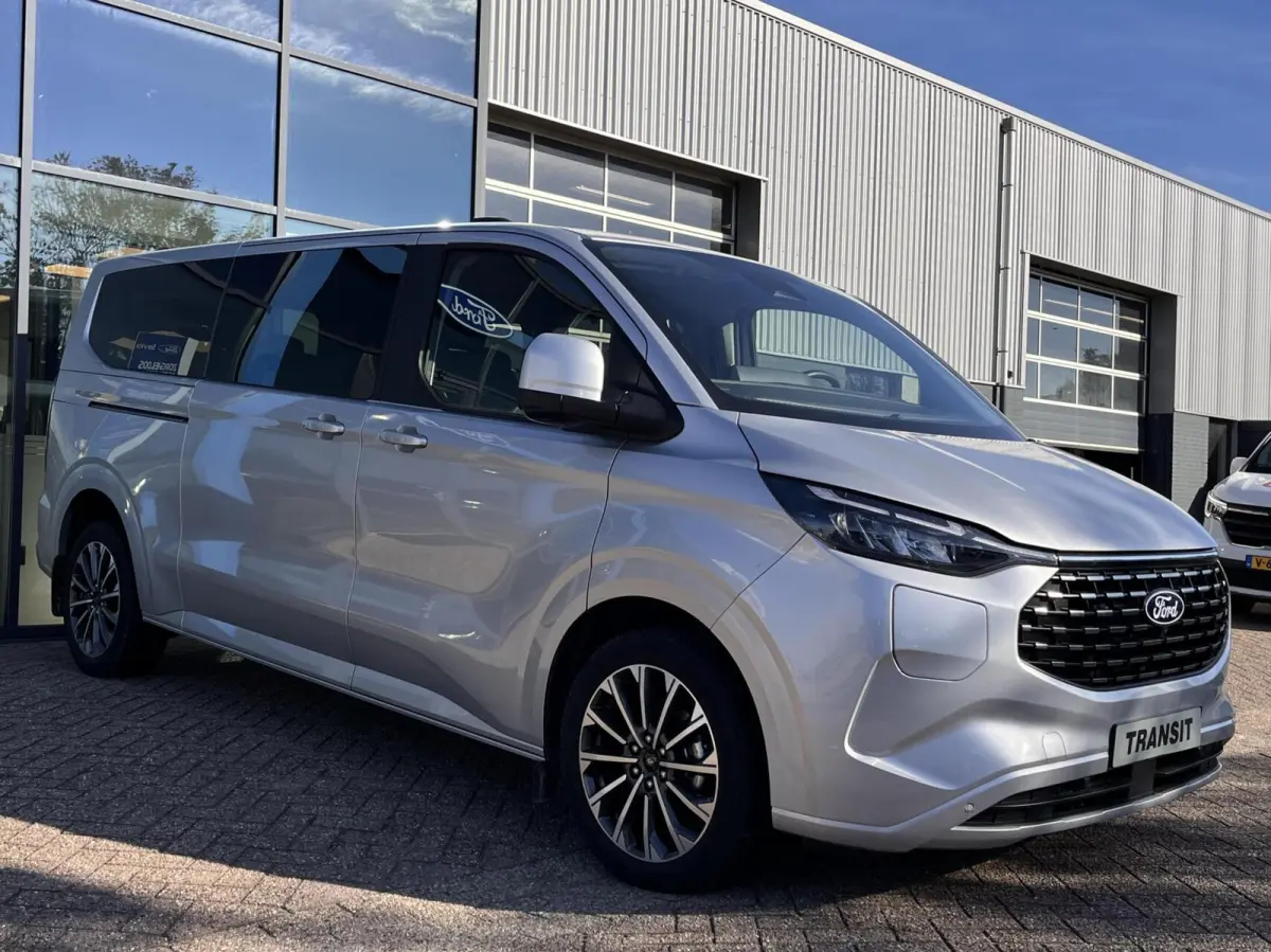 Tourneo 340 2.5 PHEV L2H1 Titanium X 233PK Emissiezonevrij!! Ex. BTW/incl. BPM 8Pers. Adaptieve Cruise Winterpack VOL leder 8 zitplaatsen verschuif/uitneembare stoelen Adaptieve Cruise Clima