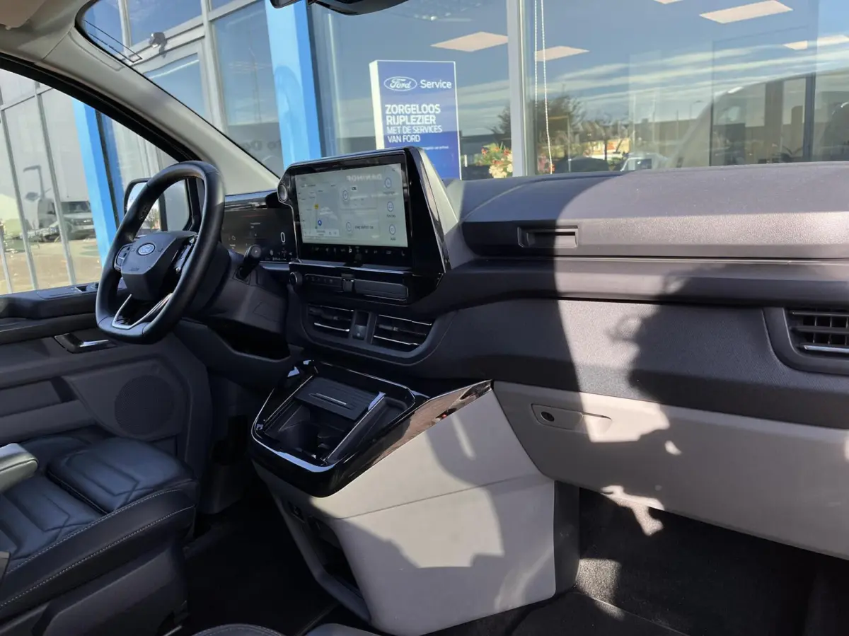 Tourneo 340 2.5 PHEV L2H1 Titanium X 233PK Emissiezonevrij!! Ex. BTW/incl. BPM 8Pers. Adaptieve Cruise Winterpack VOL leder 8 zitplaatsen verschuif/uitneembare stoelen Adaptieve Cruise Clima