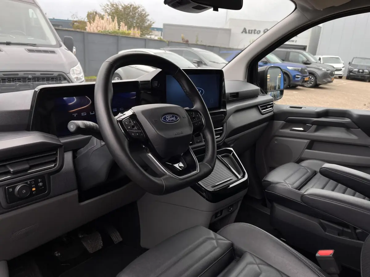 Tourneo 340 2.5 PHEV L2H1 Titanium X 233PK Emissiezonevrij!! Ex. BTW/incl. BPM 8Pers. Adaptieve Cruise Winterpack VOL leder 8 zitplaatsen verschuif/uitneembare stoelen Adaptieve Cruise Clima