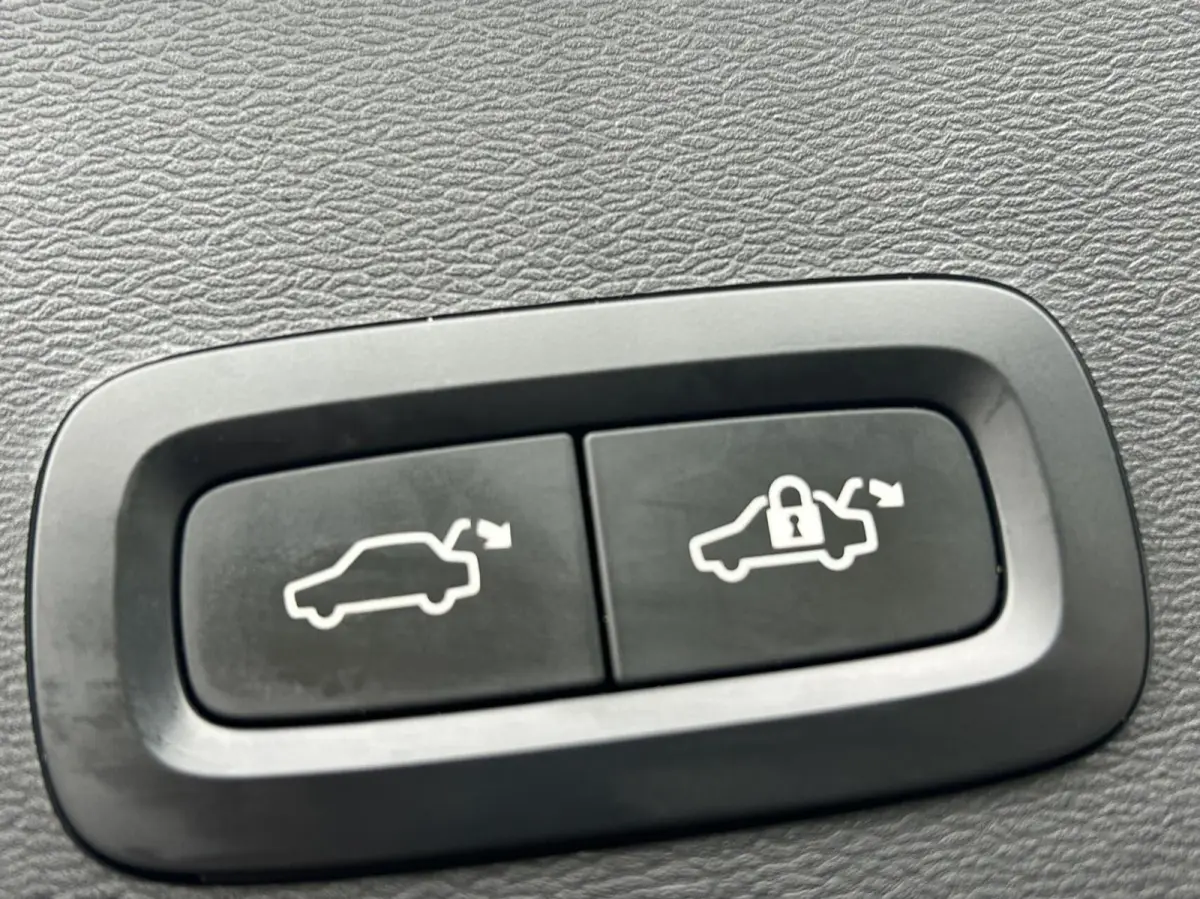 2.0 D4 AUTOMAAT 191pk AWD Intro Edition TREKHAAK (2100KG) I PANO DAK I HARMAN/KARDON