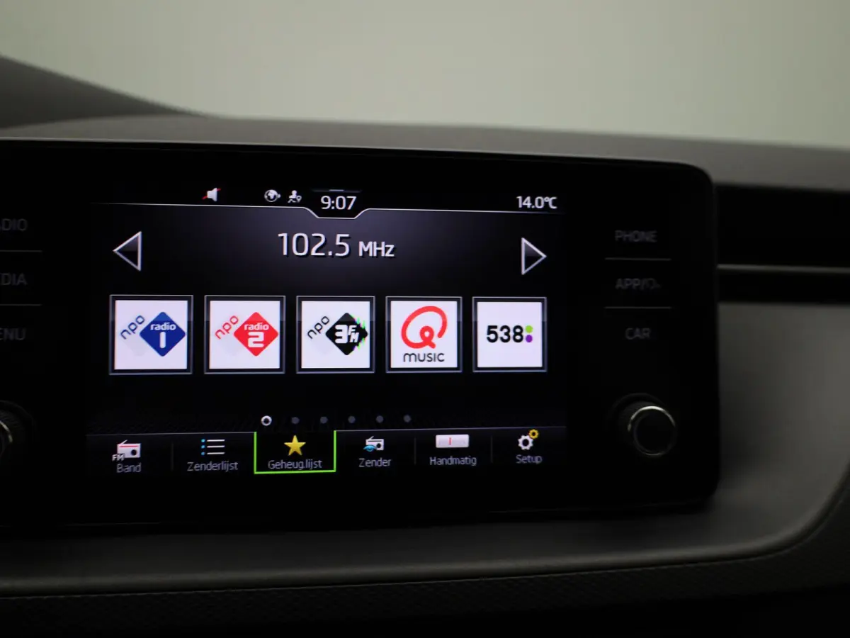 1.0 TSI Ambition | Climate Control | Apple Carplay / Android Auto | Lichtmetalen Velgen |